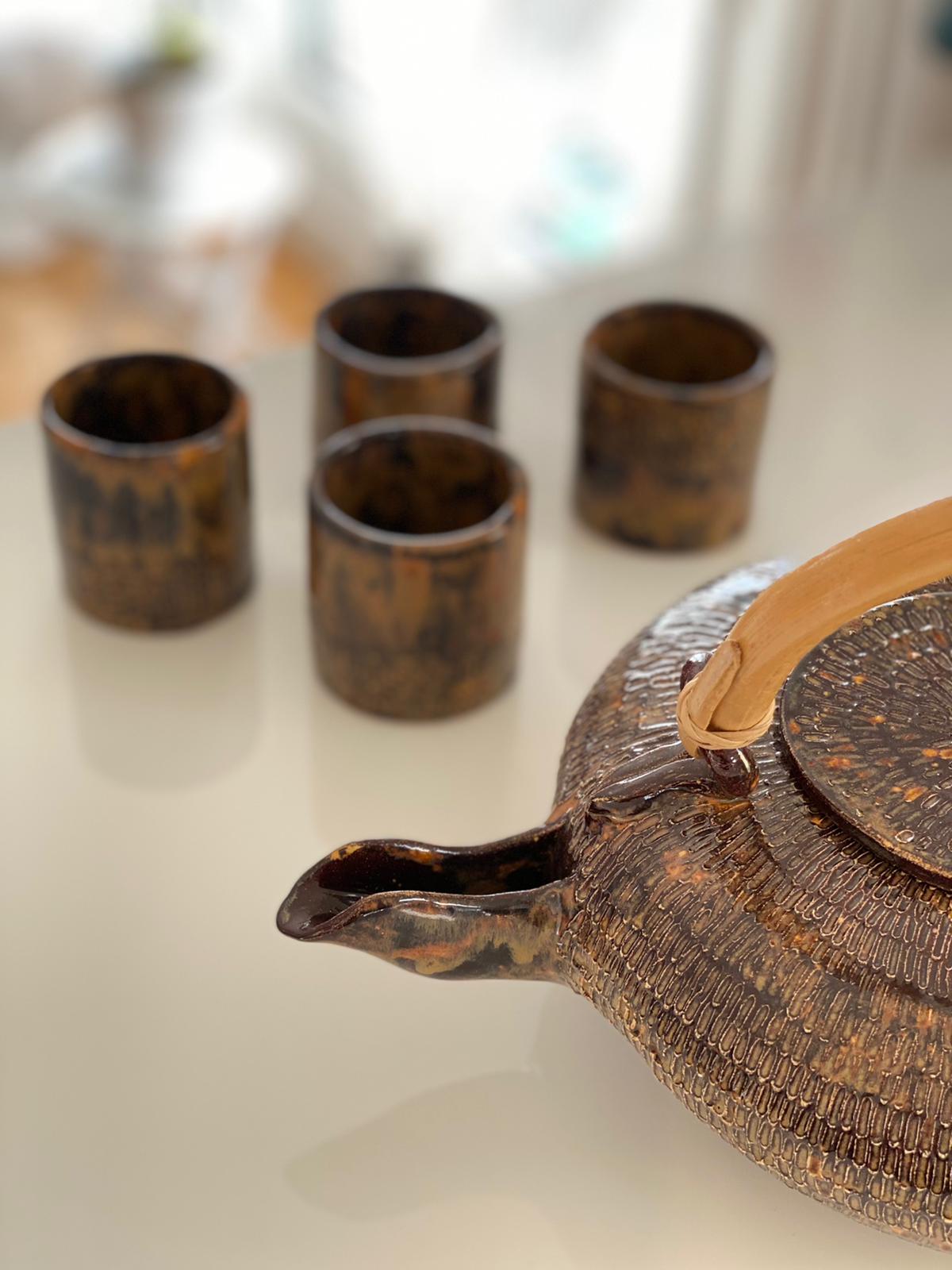 Théière en céramique artisanale